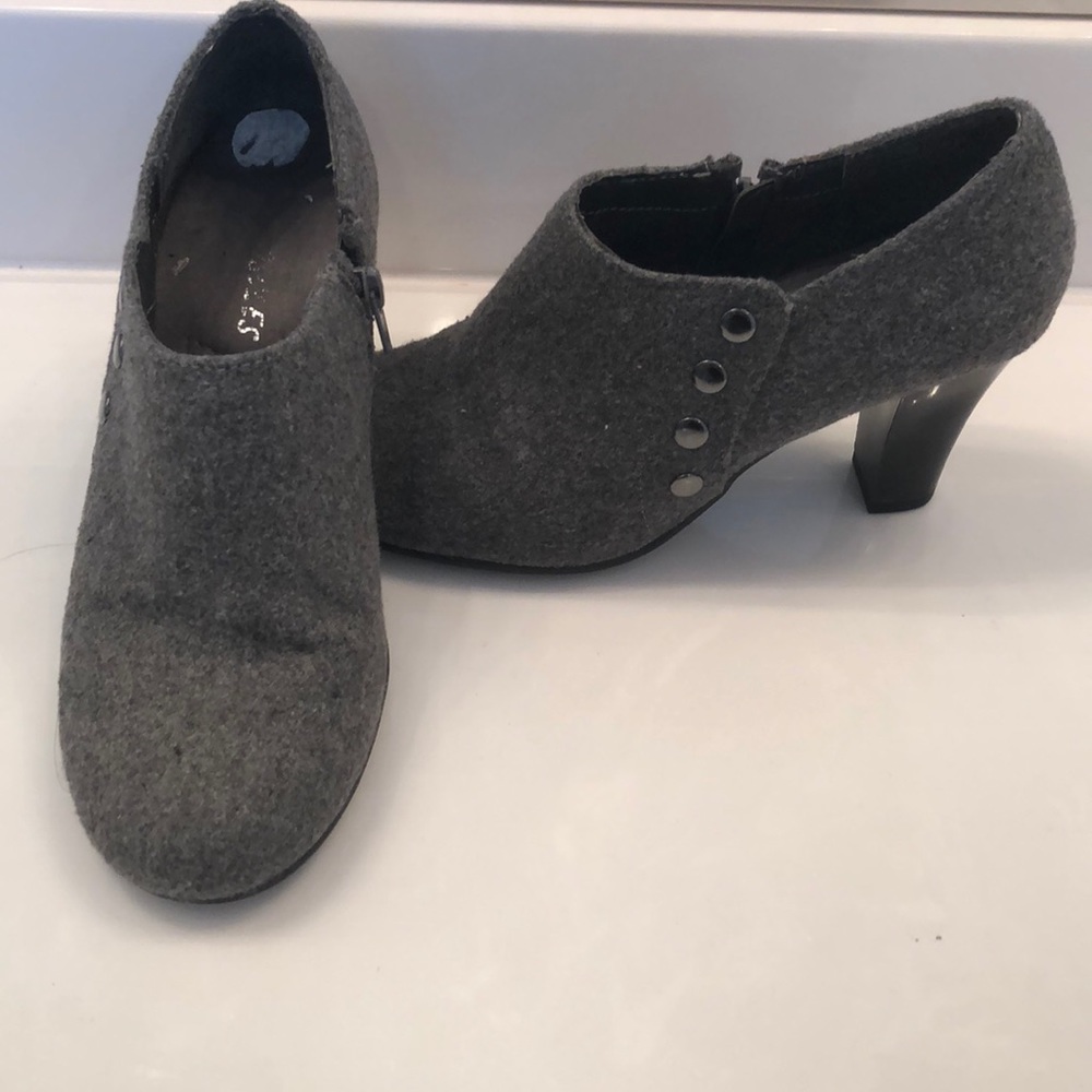 EUC 7.5 Faux Wool Bootie
